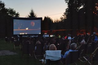 Szydłowo. Dużo chętnych na seans kina pod chmurką