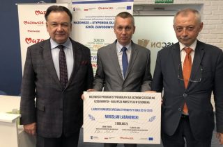 Dwójka mławskich nauczycieli wyróżniona przez marszałka