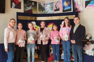 Wielkanocny konkurs w SP 7. Dochód ze sprzedaży prac przeznaczony na pomoc Ukrainie