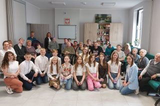 Uczniowie z Zawad odwiedzili Powiatowe Centrum OpiekuĹczo-Mieszkalne w MĹawie