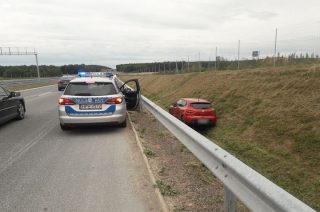 Wypadek na âsiĂłdemceâ. Dwie osoby ranne [FOTO]