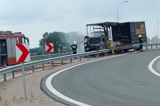 Dunaj. Pożar ciężarówki na zjeździe na „siódemkę” [FOTO,FILM]