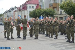 Przysięga na mławskim rynku. Wśród nowych żołnierzy są też mieszkańcy naszego powiatu [FOTO,FILM]