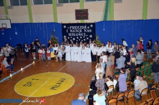 Rodzice, nauczyciele, dzieci. Wspólne kolędowanie w SP 1 [FOTO,FILM]