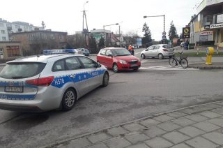 Miała zaszronione szyby. Potrąciła rowerzystę na Sienkiewicza