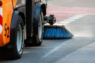Wiosenne porządki na miejskich drogach potrwają do końca kwietnia