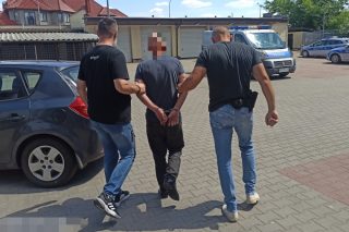52-letni mężczyzna zatrzymany za posiadanie broni i pornografii dziecięcej