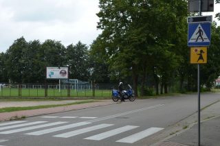 Policja kontroluje drogi w  rejonie szkół