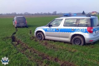 Gmina Szreńsk. 16-latek uciekał przed policją ukradzionym matce samochodem
