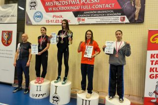 Aleksandra Żuchowska na podium Mistrzostw Polski w kickboxingu
