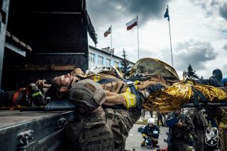 Strzały, pożar szkoły, ranni uczniowie, czyli kurs Combat Medic