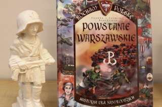 Jednocześnie uczą historii i szacunku do bohaterów