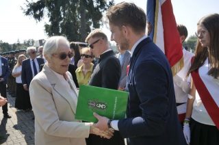 Apel Pamięci i salwa honorowa przy Pomniku Sybiraków