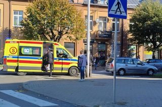 Mława. Osiemdziesięciolatek potrącił autem dwoje przechodniów na pasach