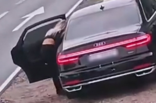 Mieszkanka Mławy wyrzuciła śmieci z auta na pobocze. Nie uszło jej to płazem