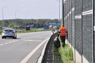 Dlaczego śmiecimy przy drogach?