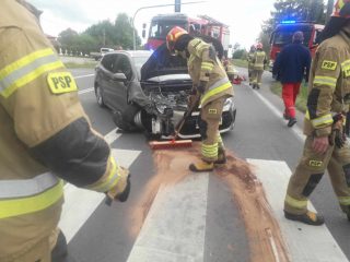 Dwa zdarzenia drogowe na skrzyżowaniu w Mławie