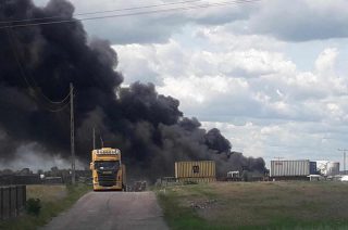 Pożar opon. Czarne kłęby dymu nad Mławą [aktualizacja][FOTO,FILM]