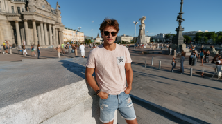 Męskie spodenki jeansowe to Twój pewniak na gorące dni