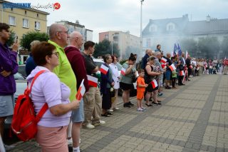 Mława. W Godzinę „W” zawyły syreny, zapłonęły race