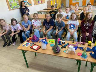 Uczniowie poznają świat programowania i technologii 3D