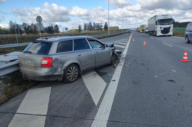 Wypadek na S7 w okolicy Pepłowa. Trzy osoby w szpitalu