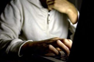 Jedna wiadomość, 800 zł mniej. Oszustwo, które wygląda jak zwykła przysługa