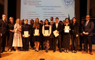 Uczniowie szkół średnich z terenu powiatu mławskiego nagrodzeni przez Premiera