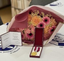 Dyrektorzy szkół prowadzonych przez Powiat Mławski odznaczeni przez Prezydenta RP