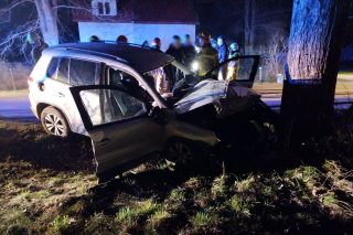 Prusocin. Volkswagen uderzył w drzewo. Aktualizacja