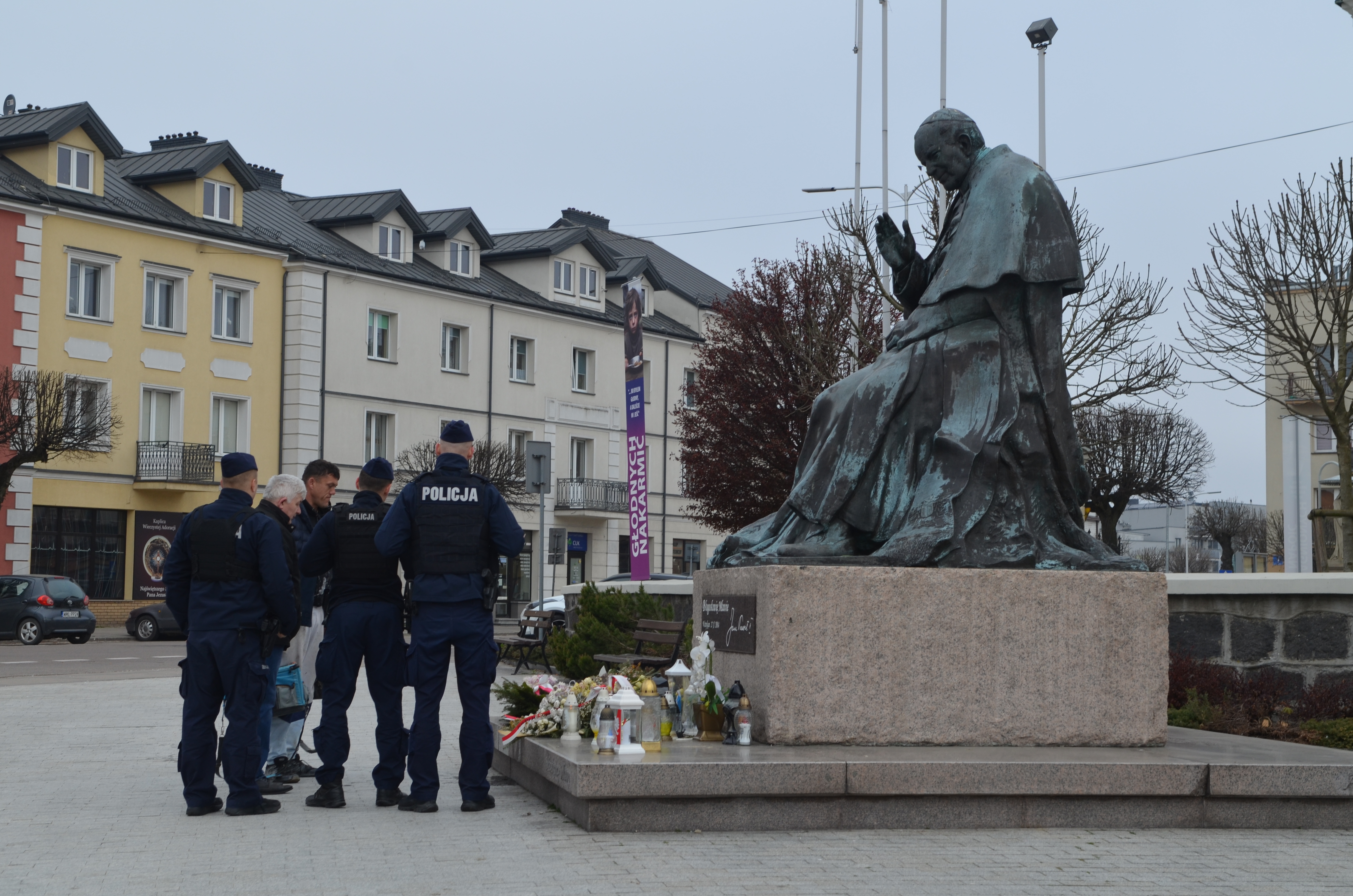 Oburzający czyn. Pomnik Jana Pawła II oblany cieczą