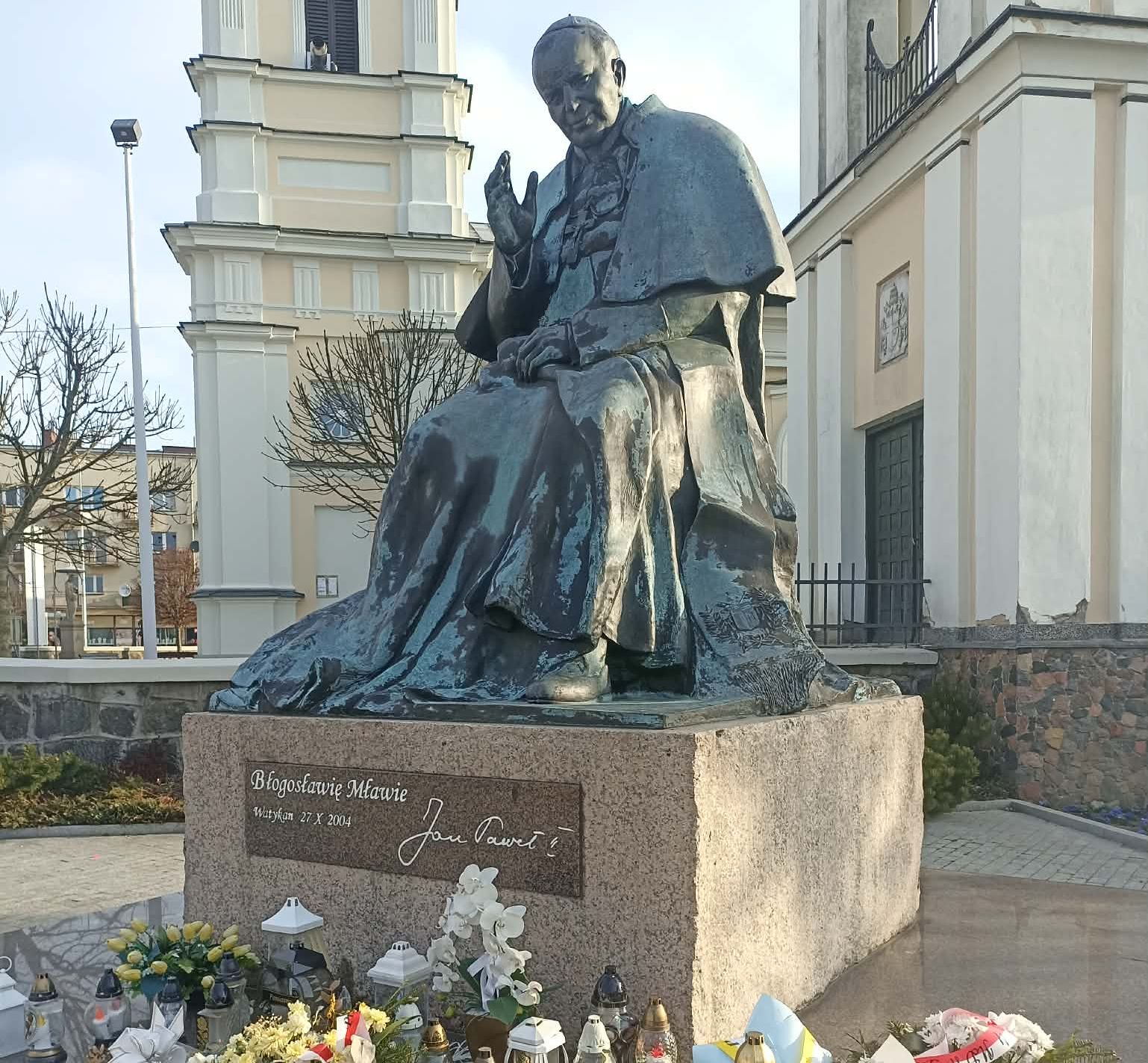 Sprawca znieważenia pomnika Jana Pawła II ustalony i z zarzutem