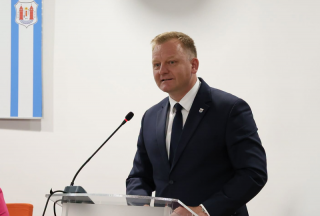 To złe czasy dla Mławy. Strajk i podwyżka dla burmistrza