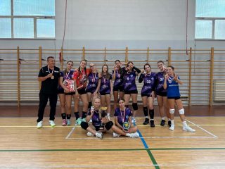 Siatkarki ze srebrnym medalem w turnieju Wawer Volley Kids Cup