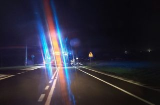 Zderzenie czołowe Skody i Volvo. Jedna osoba w szpitalu