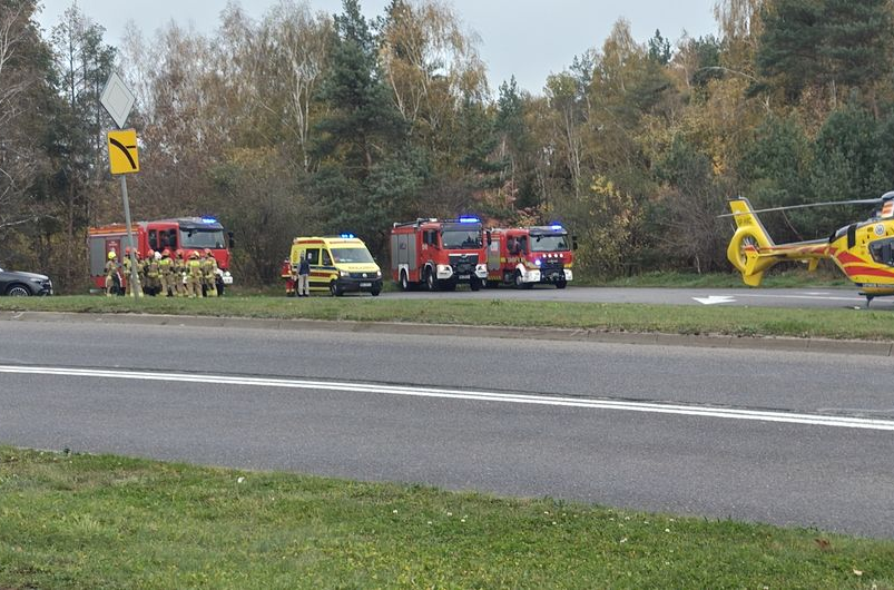Szesnastolatek na hulajnodze uderzył w barierę. Trafił do szpitala [FOTO,FILM]